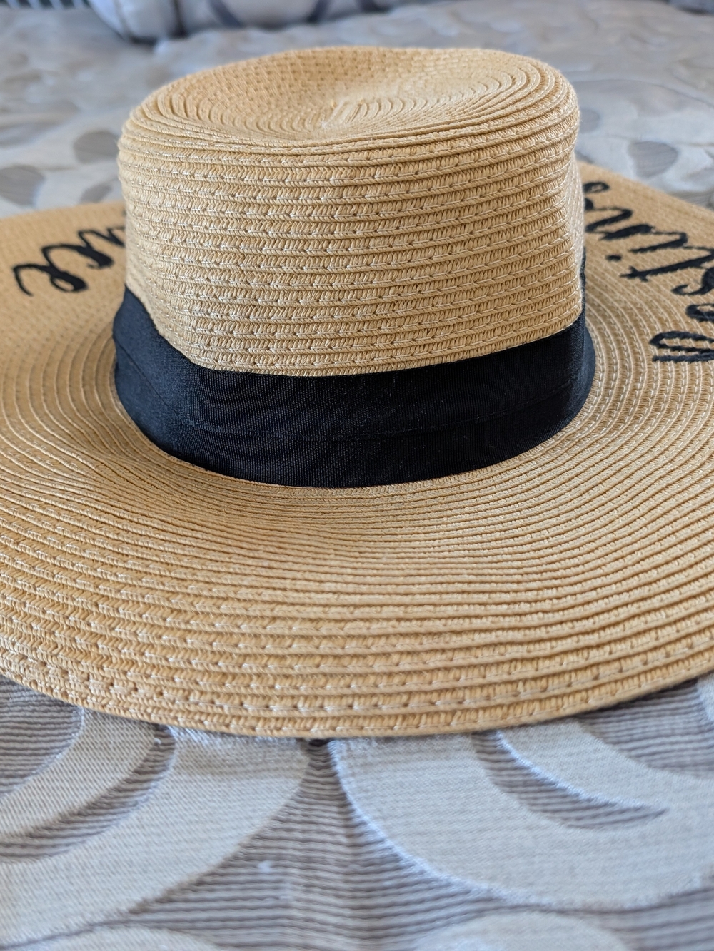 Resting Beach Face Wide Brim Straw Sun Hat - Picture 3 of 5